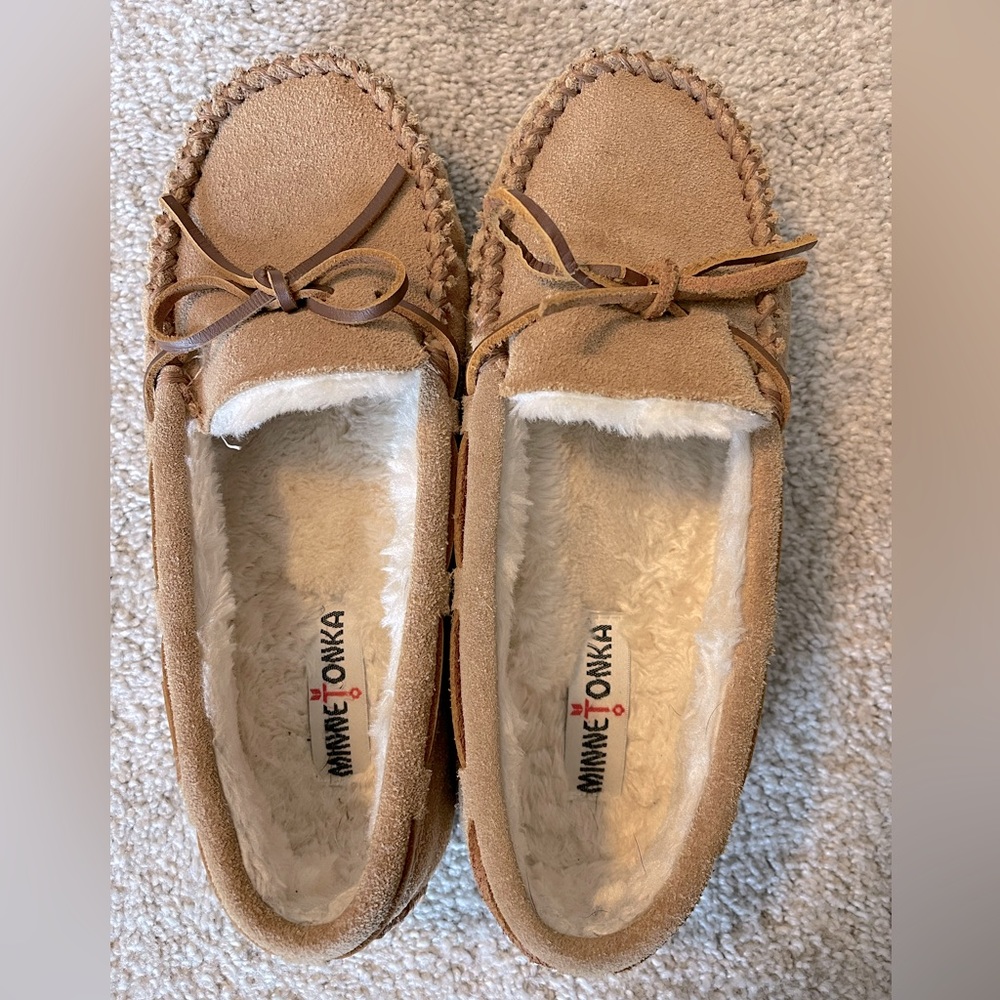 Minnetonka moccasin tan shearling slippers